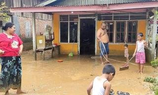 Bencana Banjir di Rohul Riau Bawa Masalah Kurangnya Air Bersih