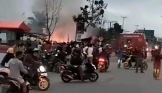 Dua Unit Ruko di Rumbai Pekanbaru Ludes Dijilat Api