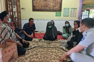 Jasa Raharja Riau Serahkan Bantuan Rp 50 Juta Kepada Ahli Waris Korban Kecelakaan Maut di Jalintim Pelalawan