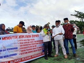 Bupati Meranti Rumahkan Ratusan Honorer Tapi Rekrut Puluhan Tenaga Ahli