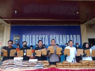 Coba Dikirim ke Jakarta, Polisi Gagalkan Peredaran 73 Kg Ganja