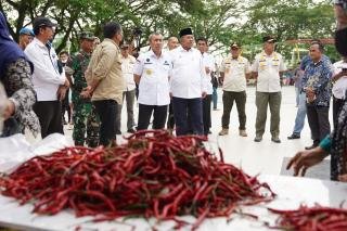 Gubernur Riau Gelar Operasi Pasar Murah, Emak-emak Ucapkan Terima Kasih