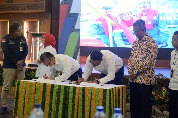 Tingkatkan SDM Riau, PHR Tandatangani MoU Program Penyaluran Beasiswa Prestasi