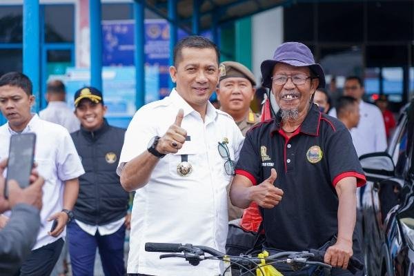 Bupati Meranti Apresiasi M.Yusuf Bersepeda ke Tanah Suci Mekah