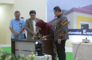 Rektor Sri Indarti Resmikan Gedung Auditorium M Diah FKIP UNRI