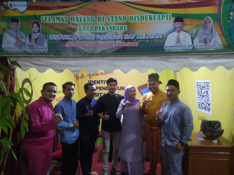 Masyarakat Berbondong Datang ke Stand Disdukcapil di Acara MTQ ke-55 Pekanbaru