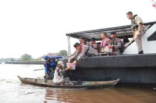 Susuri Sungai Siak, Kapolda Riau dengarkan Langsung Keluhan Nelayan