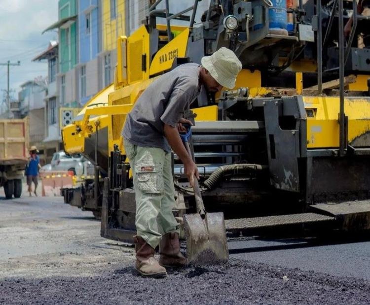 Pj Wali Kota Pekanbaru Klaim Dinas PUPR Sudah Benahi Puluhan Ruas Jalan Rusak