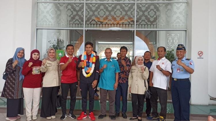 Kadispora Riau Sambut Atlet Senam Abiyu Rafi Peraih Perak SEA Games