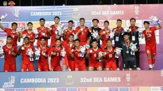 Presiden Jokowi Apresiasi Timnas Sepak Bola Indonesia Raih Kemenangan di SEA Games 2023