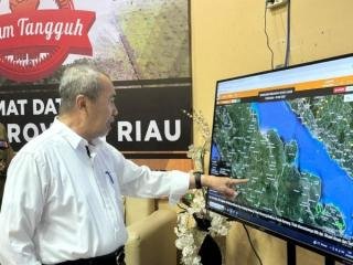 Gubri Syamsuar Tinjau Posko Utama Satgas Pengendalian Karhutla Riau