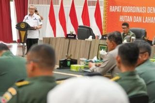 Rakor Bersama Kepala BNPB RI, Gubri Jelaskan 9 Langkah Pengendalian Karhutla di Riau