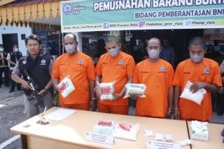 BNNP Riau Sita Sabu 5 Kg dan Ekstasi dari Jaringan Internasional