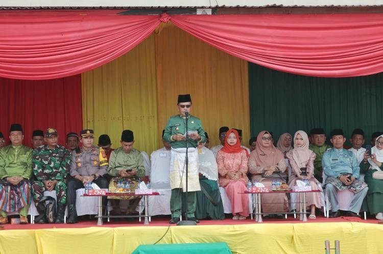 Bupati Asmar Lepas Pawai Taaruf MTQ ke-15 Tingkat Kabupaten Kepulauan Meranti