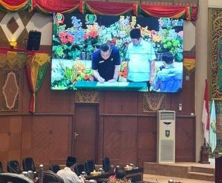 Sekdaprov Terima Hasil Reses DPRD Riau Persidangan I