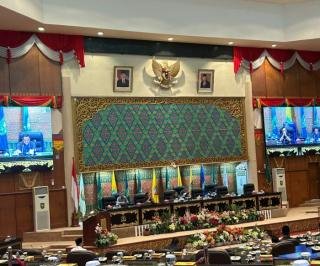 Sekdaprov Riau Hadiri Pembentukan Anggota Fraksi DPRD Riau