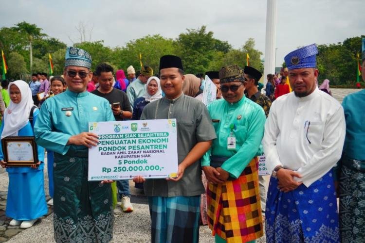 717 Mustahik Senyum Merekah, Baznas Salurkan Bantuan di HUT Ke-25 Kabupaten Siak