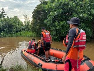 Dibantu Keluarga, Tim SAR Gabungan Cari Anak 1,5 Tahun Hilang di Sungai Ara, Pelalawan