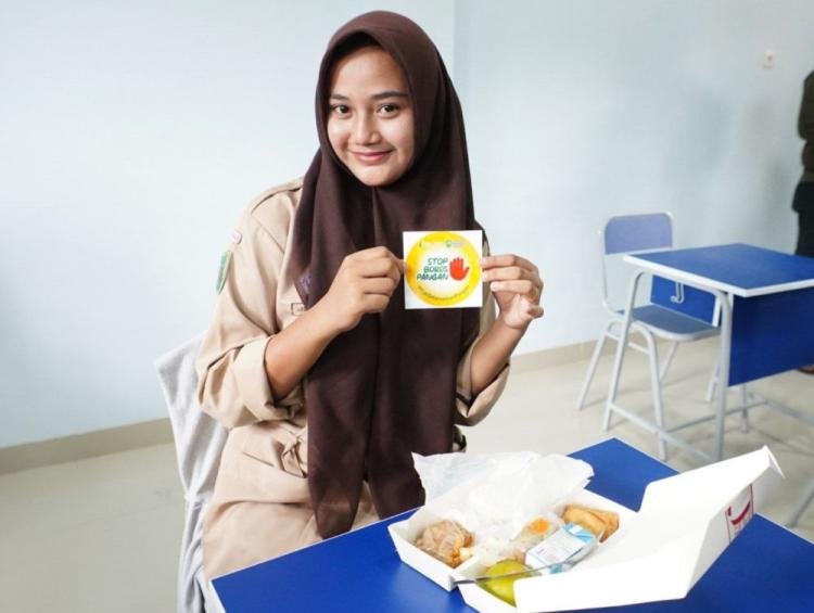 Siswa MAN 4 Kampar Sumringah Dapat Makan Siang Bergizi Gratis