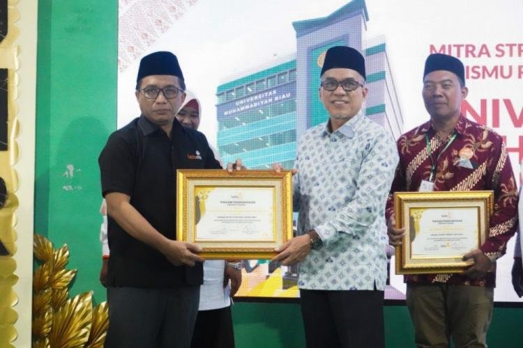 UMRI Terima Penghargaan Kategori Mitra Strategis Lazismu Wilayah Riau