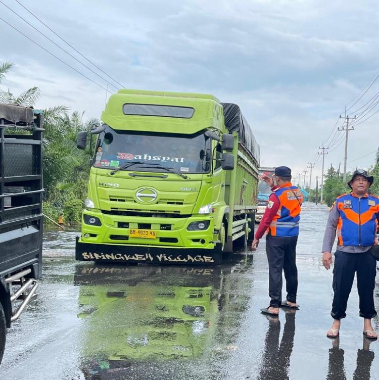 Banjir di Jalintim KM 83 Semakin Surut, Lalu Lintas Lancar