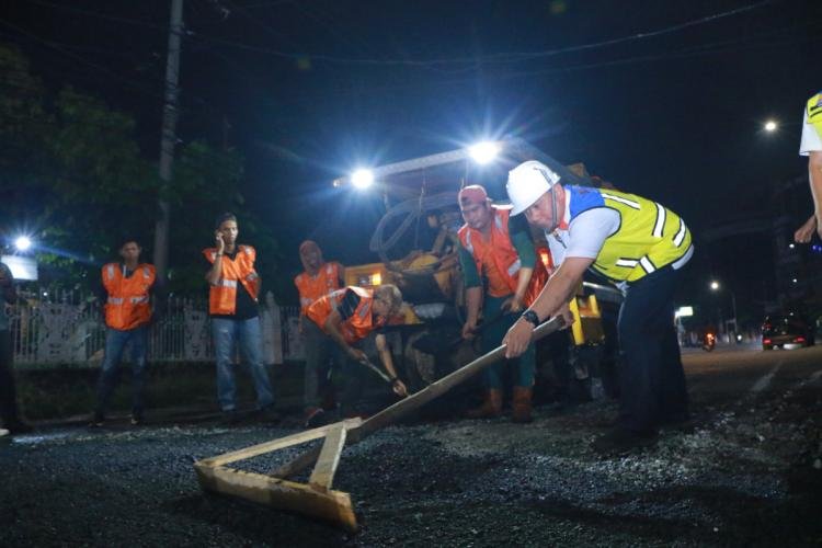 Gerak Cepat, Wawako Pekanbaru Tinjau Langsung Perbaikan Tambal Sulam Sejumlah Ruas Jalan