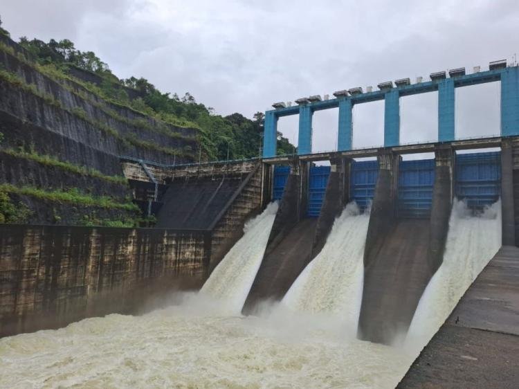 Lima Pintu Pelimpahan Waduk PLTA Koto Panjang Dibuka Setinggi 1,7 Meter