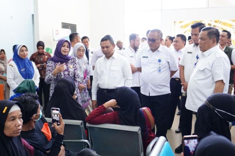 Gubernur Riau Abdul Wahid Minta Hasil MRI di RSUD Arifin Achmad Keluar Maksimal 3 Hari