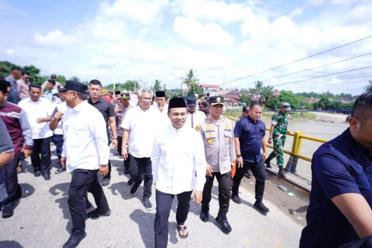 Jembatan Sungai Rokan Miring, Gubri Abdul Wahid: Perbaikan Usai Lebaran, Target 4 Bulan