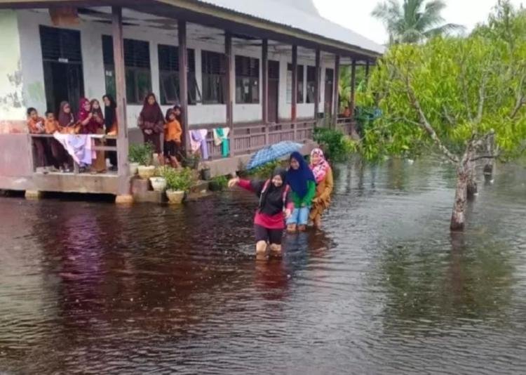 Pelalawan Banjir, Kegiatan Belajar Mengajar di 24 Sekolah Lumpuh Total